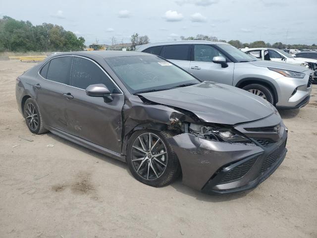 4T1G11AK2MU602717 - 2021 TOYOTA CAMRY SE GRAY photo 4