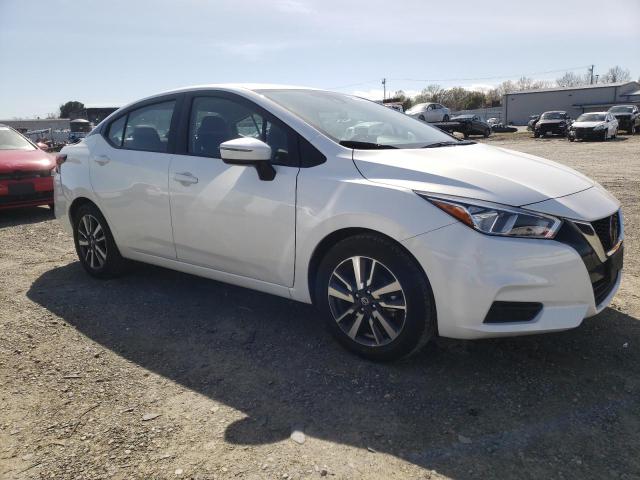 3N1CN8EV7ML869207 - 2021 NISSAN VERSA SV WHITE photo 4