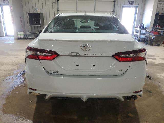 4T1T11AK2RU243763 - 2024 TOYOTA CAMRY SE NIGHT SHADE WHITE photo 6