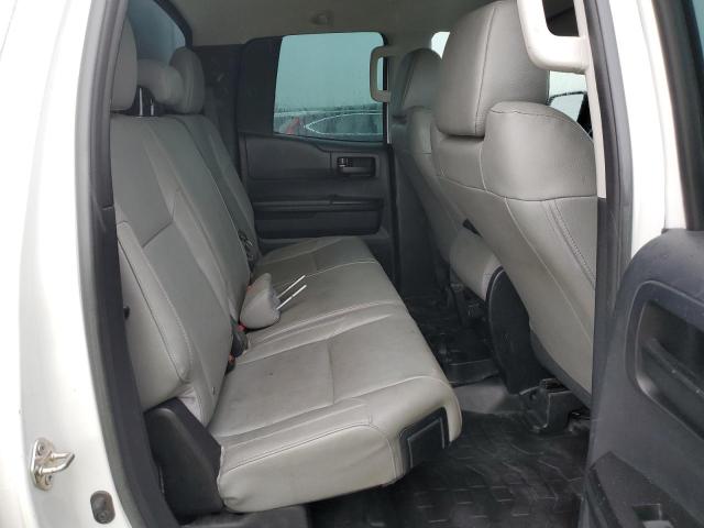 5TFTY5F14JX009991 - 2018 TOYOTA TUNDRA DOUBLE CAB SR/SR5 WHITE photo 10