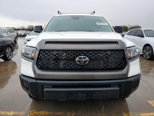5TFTY5F14JX009991 - 2018 TOYOTA TUNDRA DOUBLE CAB SR/SR5 WHITE photo 5