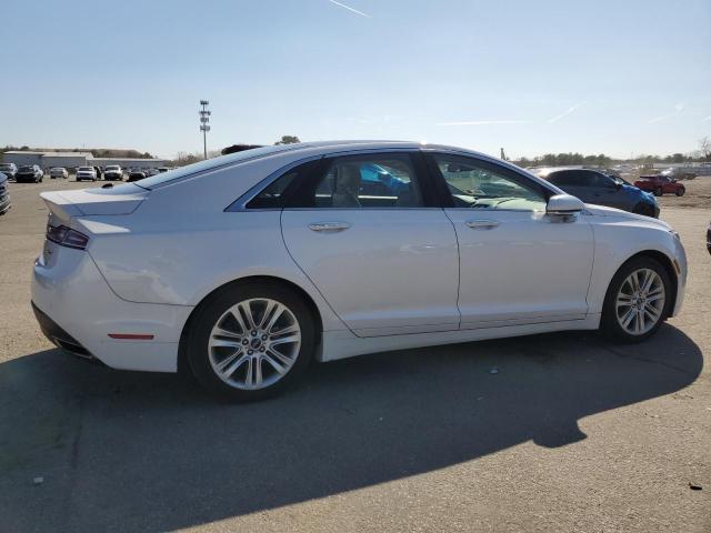 3LN6L2J93GR622995 - 2016 LINCOLN MKZ WHITE photo 3