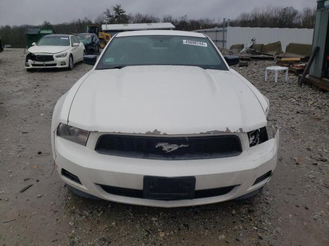 1ZVBP8AMXC5285086 - 2012 FORD MUSTANG WHITE photo 5