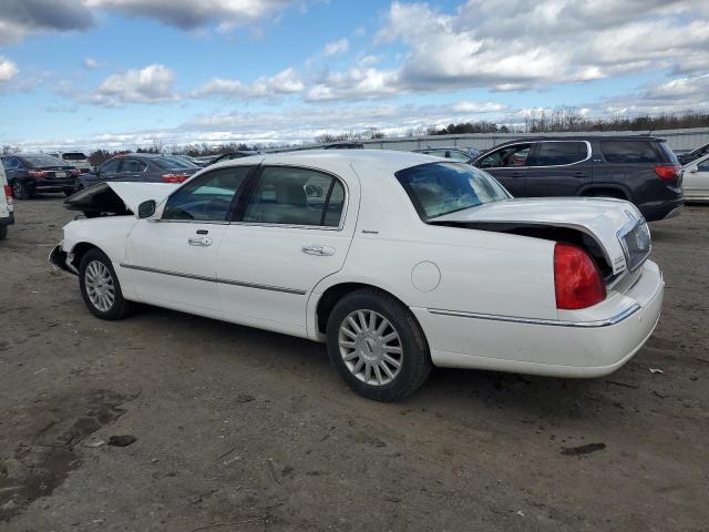 1LNHM82W63Y632526 - 2003 LINCOLN TOWN CAR SIGNATURE WHITE photo 2