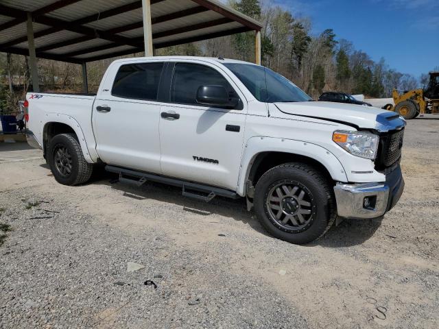 5TFEW5F12HX226626 - 2017 TOYOTA TUNDRA CREWMAX SR5 WHITE photo 4