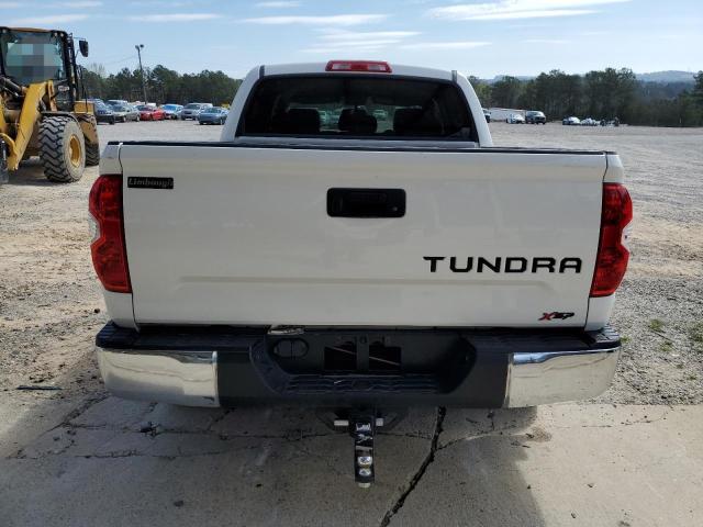 5TFEW5F12HX226626 - 2017 TOYOTA TUNDRA CREWMAX SR5 WHITE photo 6