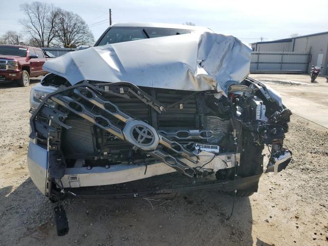 5TFNC5DB0PX031336 - 2023 TOYOTA TUNDRA CREWMAX PLATINUM Silber Foto 5