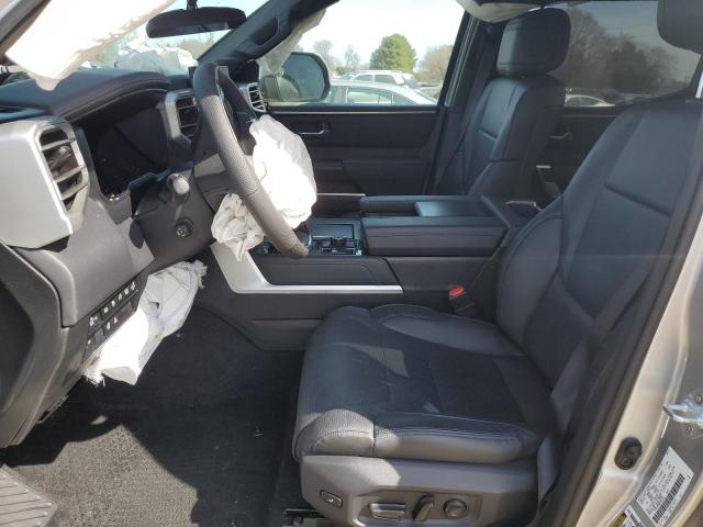 5TFNC5DB0PX031336 - 2023 TOYOTA TUNDRA CREWMAX PLATINUM Silber Foto 7