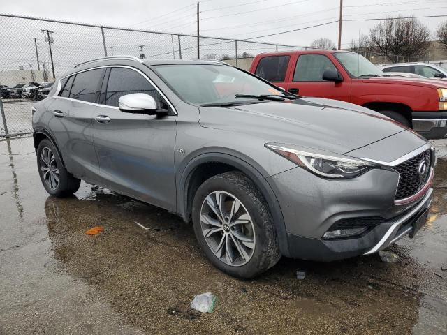 SJKCH5CR9HA024359 - 2017 INFINITI QX30 BASE GRAY photo 4