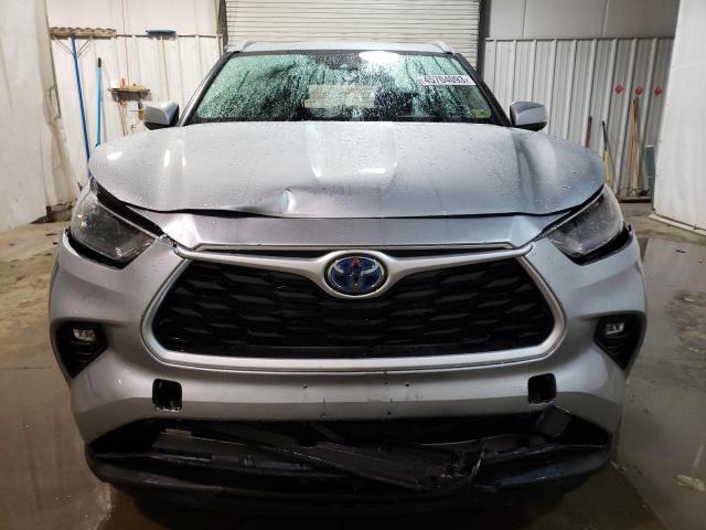 5TDGBRCH8NS560318 - 2022 TOYOTA HIGHLANDER HYBRID XLE SILVER photo 5