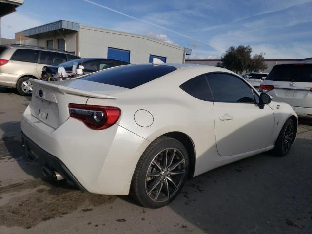 JF1ZNAA11H8710985 - 2017 TOYOTA 86 BASE WHITE photo 3