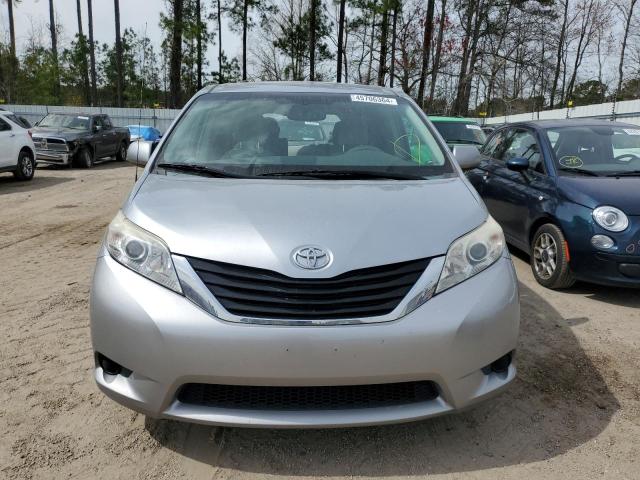 5TDKK3DC5ES511510 - 2014 TOYOTA SIENNA LE SILVER photo 5