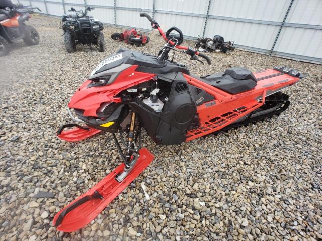 YH2LSYPH1PR000207 - 2023 LYNX SNOWMOBILE RED photo 2