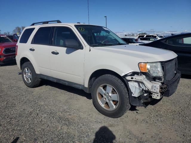 1FMCU9D71CKC29966 - 2012 FORD ESCAPE XLT WHITE photo 4