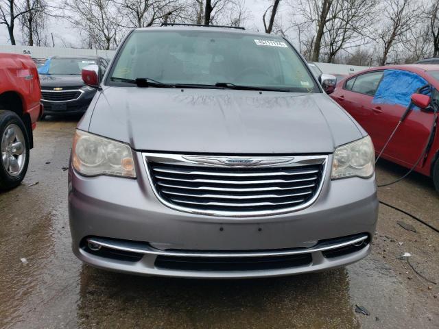 2C4RC1CG5DR797256 - 2013 CHRYSLER TOWN & COU TOURING L SILVER photo 5
