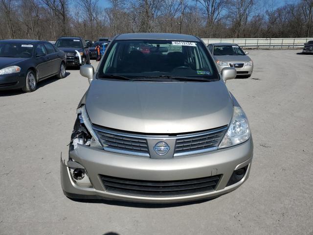 3N1BC11E49L405314 - 2009 NISSAN VERSA S TAN photo 5