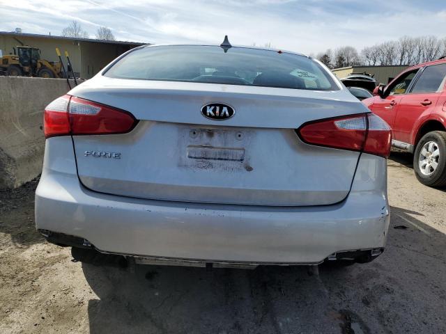 KNAFK4A64G5542632 - 2016 KIA FORTE LX SILVER photo 6