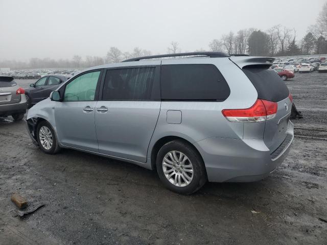 5TDYK3DC8ES522530 - 2014 TOYOTA SIENNA XLE SILVER photo 2