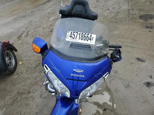 1HFSC47055A410393 - 2005 HONDA GL1800 BLUE photo 5