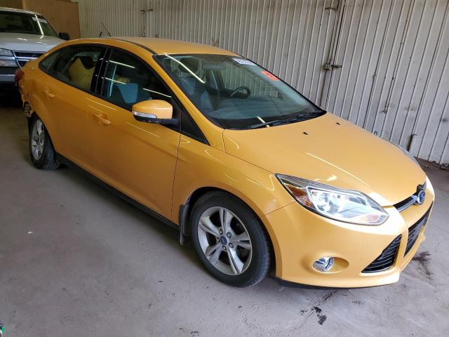 1FAHP3F24CL366660 - 2012 FORD FOCUS SE YELLOW photo 4