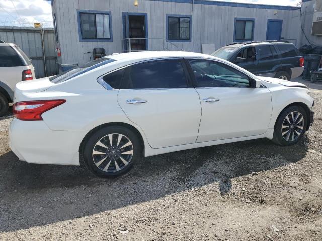 1N4AL3AP1HC132581 - 2017 NISSAN ALTIMA 2.5 WHITE photo 3