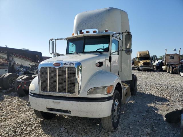 1XP9A57XXDD199916 - 2013 PETERBILT 382 WHITE photo 2