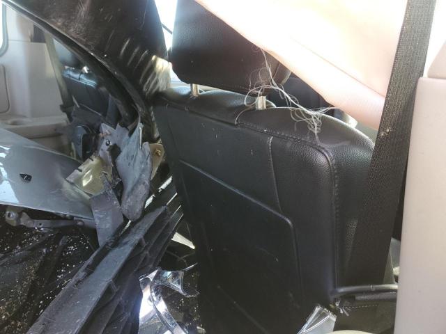 2C4RC1CG7CR156365 - 2012 CHRYSLER TOWN & COU TOURING L SILVER photo 11