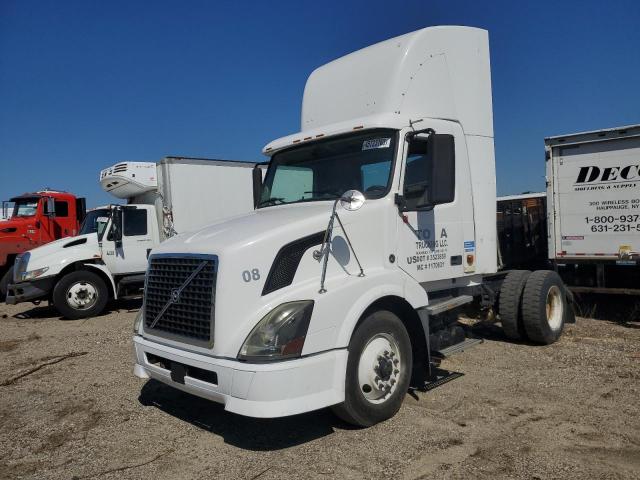 4V4N19TG67N466033 - 2007 VOLVO VN VNL WHITE photo 2