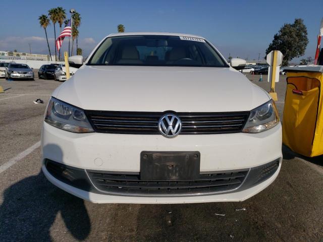 3VWD17AJ6EM363063 - 2014 VOLKSWAGEN JETTA SE WHITE photo 5