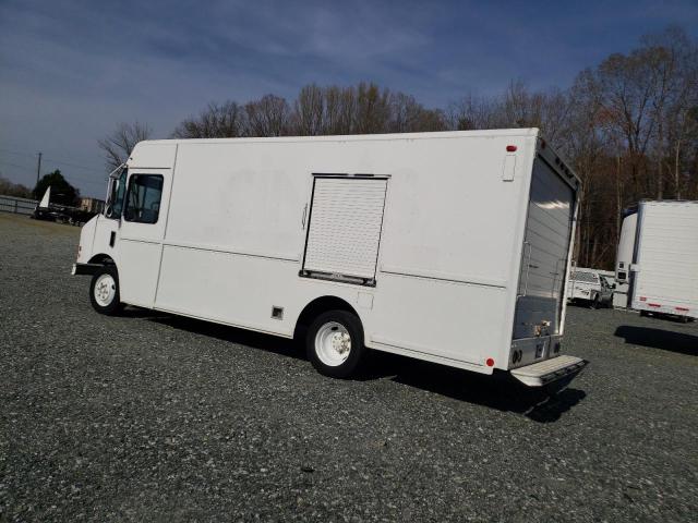 4UZAANBW31CH63189 - 2001 FREIGHTLINER CHASSIS M LINE WALK-IN VAN WHITE photo 2