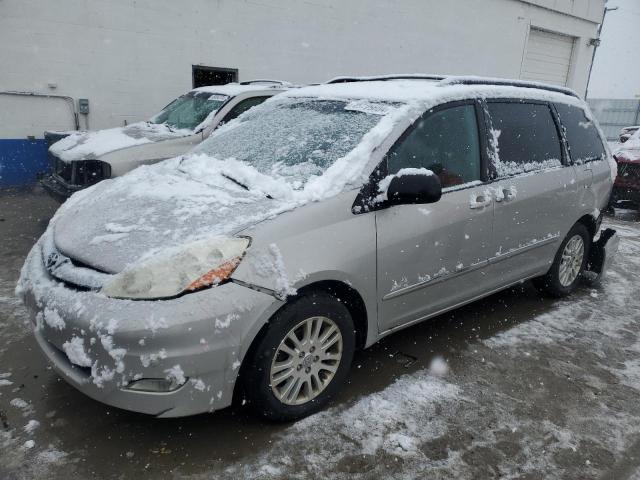 5TDDK4CC4AS031565 - 2010 TOYOTA SIENNA XLE SILVER photo 1