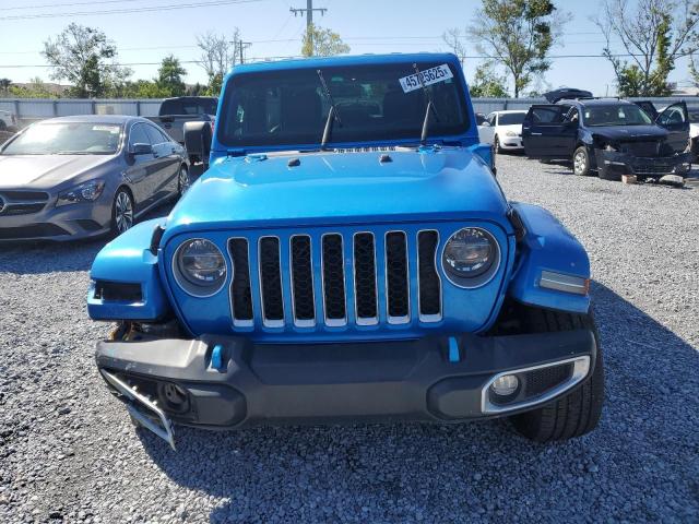1C4JJXP61NW183725 - 2022 JEEP WRANGLER U SAHARA 4XE BLUE photo 5