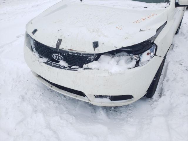 KNAFU5A21B5369657 - 2011 KIA FORTE EX WHITE photo 12