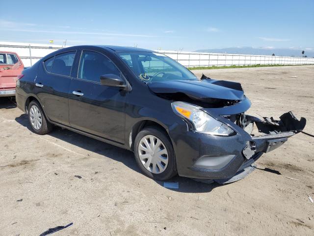 3N1CN7AP0JL873581 - 2018 NISSAN VERSA S BLACK photo 4