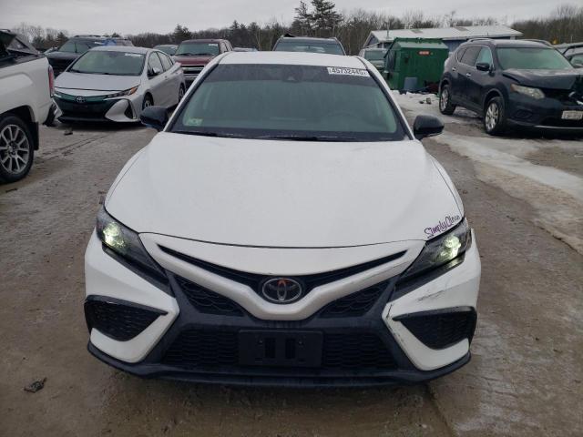4T1G11BK0PU099997 - 2023 TOYOTA CAMRY SE NIGHT SHADE WHITE photo 5