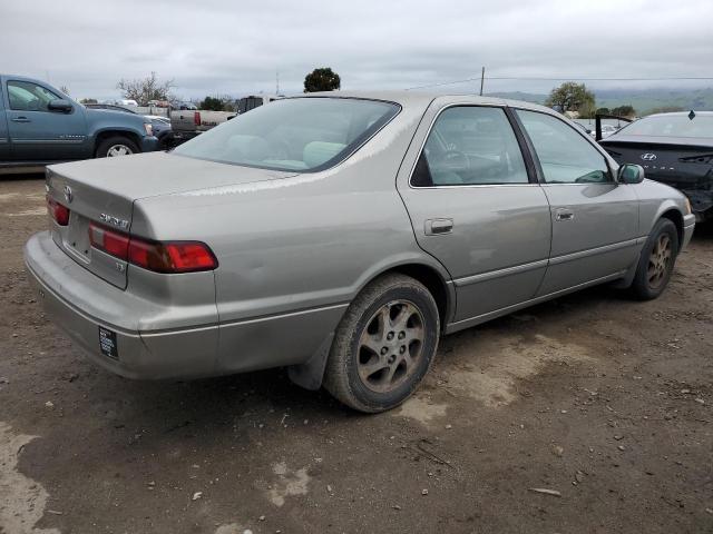 JT2BF28K2X0199421 - 1999 TOYOTA CAMRY LE SILVER photo 3