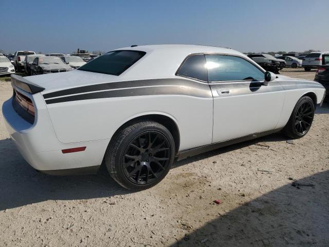 2B3CJ4DV2AH289324 - 2010 DODGE CHALLENGER SE WHITE photo 3