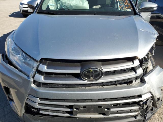 5TDJZRFHXHS514460 - 2017 TOYOTA HIGHLANDER SE SILVER photo 12