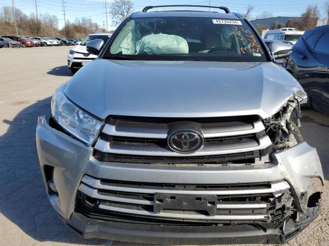 5TDJZRFHXHS514460 - 2017 TOYOTA HIGHLANDER SE SILVER photo 5