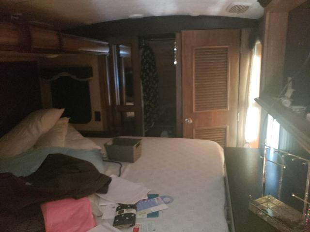 4YDF37924H4701401 - 2017 KEYSTONE MONTANA TWO TONE photo 5