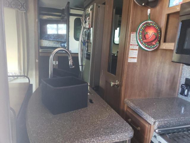 4YDF37924H4701401 - 2017 KEYSTONE MONTANA TWO TONE photo 6