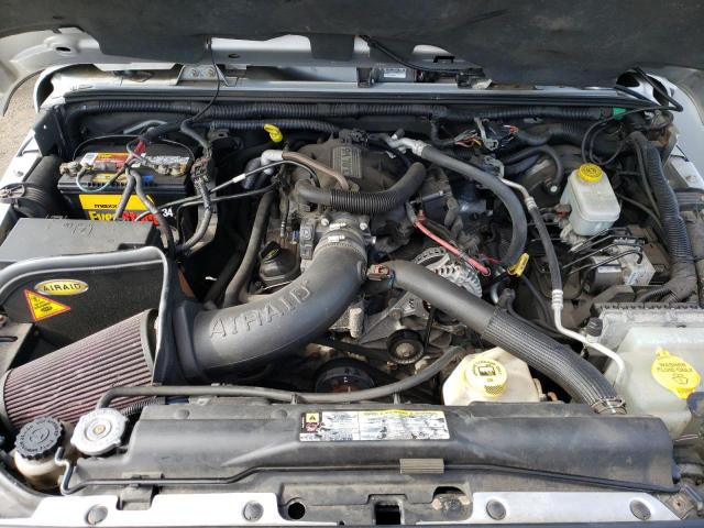 1J4BA5H11BL576806 - 2011 JEEP WRANGLER U SAHARA SILVER photo 7