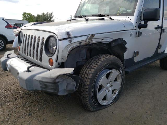 1J4BA5H11BL576806 - 2011 JEEP WRANGLER U SAHARA SILVER photo 9