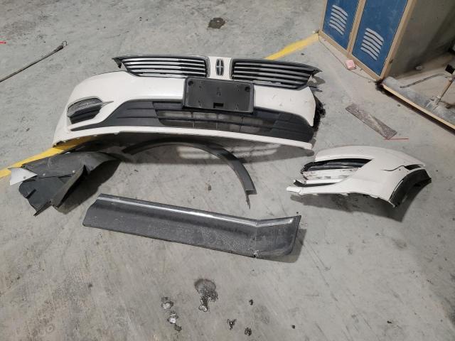 5LMCJ2C93HUL24511 - 2017 LINCOLN MKC SELECT Weiß Foto 13