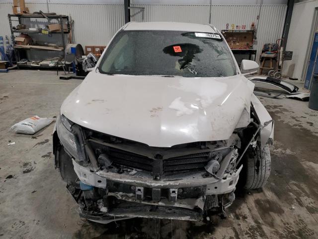 5LMCJ2C93HUL24511 - 2017 LINCOLN MKC SELECT Weiß Foto 5