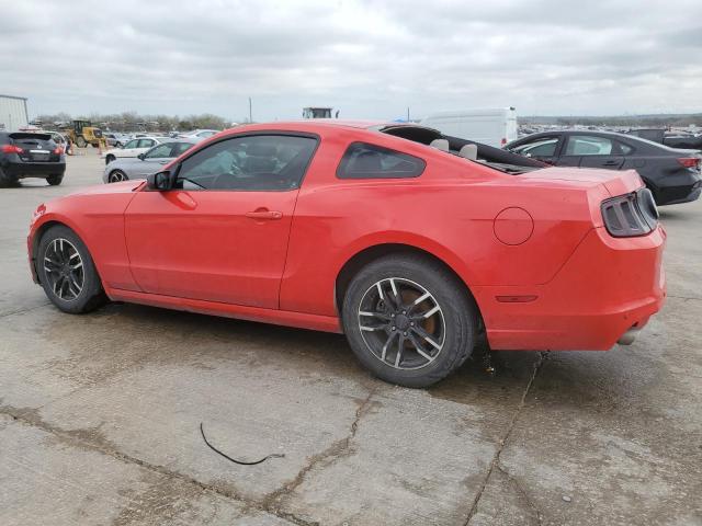 1ZVBP8AM8D5270748 - 2013 FORD MUSTANG RED photo 2