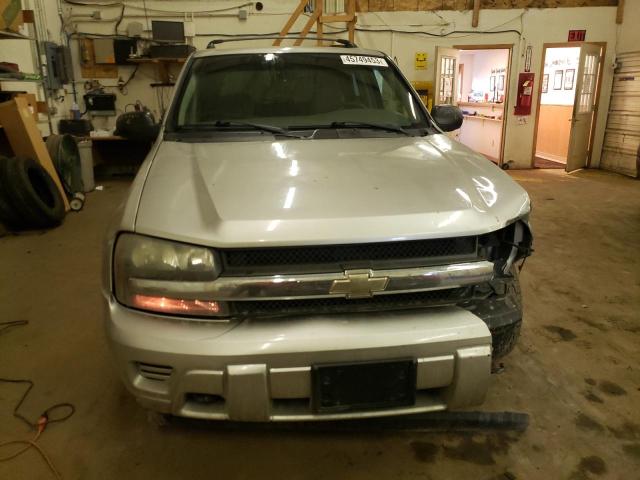 1GNDT13SX52252160 - 2005 CHEVROLET TRAILBLAZE LS SILVER photo 5