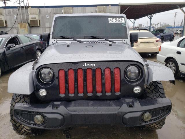 1C4HJWEG2GL267867 - 2016 JEEP WRANGLER U SAHARA SILVER photo 5