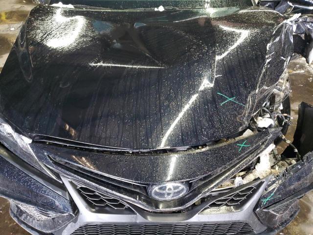 4T1T11AK9NU666060 - 2022 TOYOTA CAMRY SE BLACK photo 11