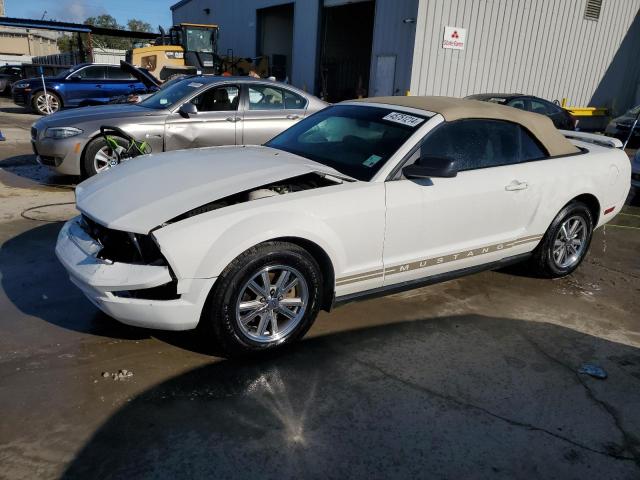 1ZVFT84N355245372 - 2005 FORD MUSTANG WHITE photo 1